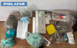 Catania, tenta di fuggire con un borsone pieno di droga: arrestato 24enne


