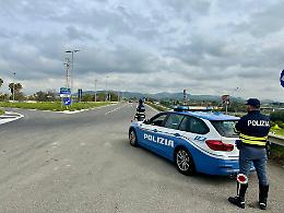 La macchina ha un guasto sulla A19 in territorio di Enna, interviene la PolStrada e per l'automobilista sono grattacapi