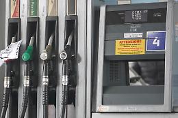 La stangata del controesodo: benzina e gasolio a livelli record mentre scade il taglio delle accise