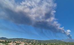 Etna, debole emissione di cenere: verso la fine delle attivit&agrave;? In 10 giorni prodotti fino a 7,6 milioni di metri cubi di lava