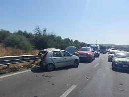Statale 121, incidente in direzione Patern&ograve;: due auto coinvolte e alcuni feriti