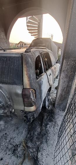 Incendiata l'auto della comandante della polizia locale di Castel di Iudica. Il sindaco: &laquo;Non ci faremo intimidire&raquo;
