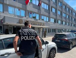 Deposito-laboratorio per la droga scoperto a Misterbianco: arrestato 19enne catanese