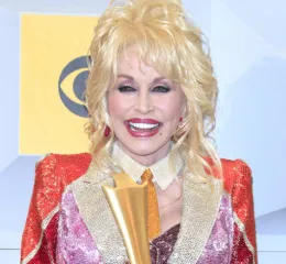 &Egrave; morta Dolly Parton, regina del country: aveva 80 anni
