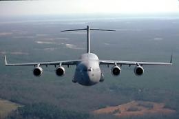 Un C-17 americano atterra a Mosca: cosa nasconde il cargo militare atterrato in Russia