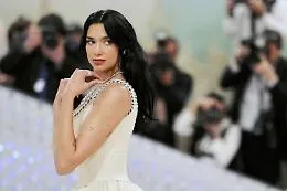 Dua Lipa a Sanremo 2027: Stefano De Martino tenta il colpaccio internazionale