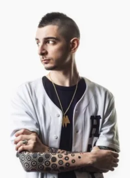 MadMan porta il grande rap ad Aci Sant'Antonio: flow e metrica stasera in Piazza Maggiore