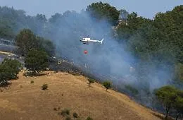 Roccella Valdemone, il fuoco minaccia fino all'Alta Valle dell'Alcantara