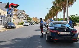 Pozzallo, maltratta i genitori e aggredisce i carabinieri con un taglierino