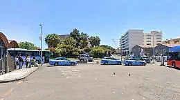 Folle fuga a tutta velocit&agrave; in centro a Catania: speronano la polizia con i figli neonati a bordo 