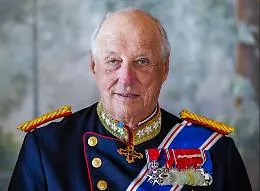 Harald V, il re marinaio norvegese amato dal popolo. E che spos&ograve; una borghese