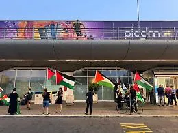 Un muro di coscienza per la Palestina: manifestazione in aeroporto 