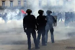 La Francia torna in piazza per la scuola: licei fermi e 86mila manifestanti in rivolta