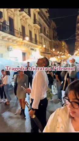 Crollo del cornicione in via Maqueda: tragedia sfiorata davanti a Santa Ninfa dei Crociferi, ora serve sicurezza