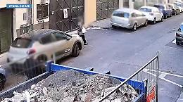 Aggred&igrave; un'anziana per rubarle una collana: 47enne arrestato e trasferito in carcere