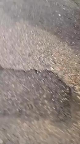 Crolla il muro della piazza a Mazzeo, il sindaco De Luca: "La situazione &egrave; grave, non uscite di casa"