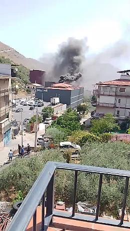 Belmonte Mezzagno, paura per un incendio in un supermercato