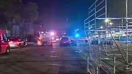 Le Ciminiere, dentro l'auditorium che brucia con le telecamere termiche e i droni dei vigili del fuoco