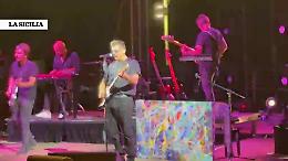 Francesco Gabbani interrompe il concerto a Letojanni per un  malore: il video