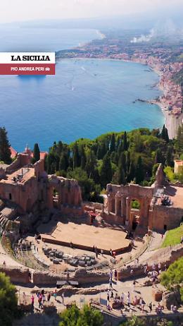 Taormina dall’alto, tra storia, eleganza e luce mediterranea