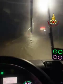 Maltempo, 20 interventi dei vigili del fuoco nel Siracusano per liberare le auto bloccate. Il video