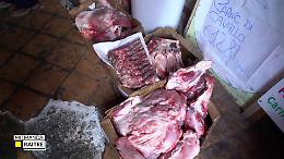 Mi Manda Rai Tre a Catania: 'A fera 'o luni' e la Pescheria sotto la lente per carni esposte e pesce senza tracciabilit&agrave;