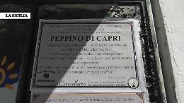 L'addio a Peppino di Capri, la camera ardente aperta nella sua amata isola
