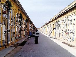 Mazara, al cimitero comunale danneggiate sette lapidi