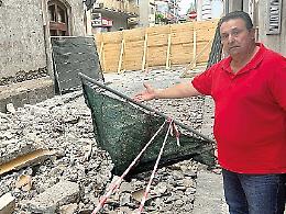 Giarre, un nuovo crollo dal palazzo storico del corso Italia: tragedia sfiorata