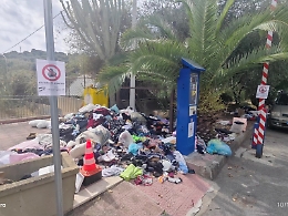Riecco la discarica di indumenti in contrada San Giovanni
