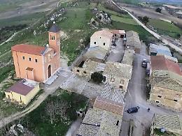 Caltanissetta, l'annuncio del prete: «Chi viene a messa la domenica al borgo Santa Rita riceverà l’antipastino»