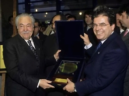 Catania, la proposta di Bianco: «Intitolare una piazza a Pasquale Pistorio»