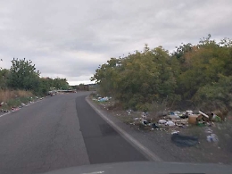 Ragalna, sacchi di spazzatura lungo la Sp 57