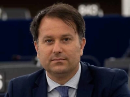 Milazzo contro La Vardera: "Garantista a convenienza", la replica: "Sei uno stigghiolaro"