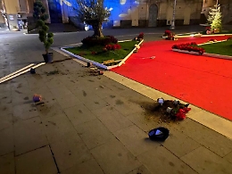 Biancavilla,  distrutti gli addobbi natalizi