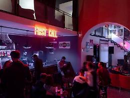 &laquo;Ora vado a prendere i ferri&raquo;, la baby gang prova a entrare: paura in un locale del centro