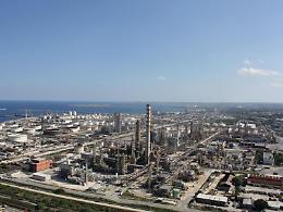 La riconversione della raffineria di Priolo, Cgil contro Eni &laquo;Investa in Sicilia i risparmi ottenuti&raquo;