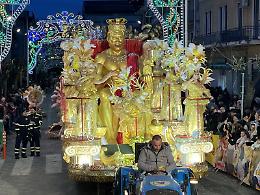 Spettacolo, festa e condivisione nella sfilata dei 600 costumi