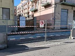 Prima la fibra poi il gas, fermo il cantiere di viale Teocrito