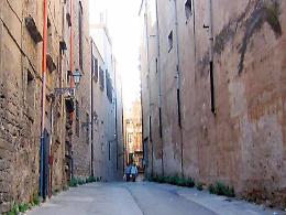 Palermo e i fondi europei, fermi i progetti per le strade: deve ancora partire il restauro di pavimenti e marciapiedi in centro