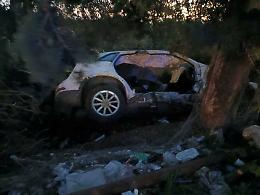 Schianto contro i cipressi: 44enne in gravi condizioni