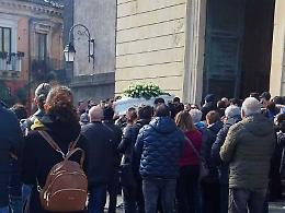 Il commosso ultimo saluto a Seby, morto sulla Statale 121