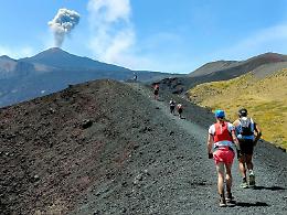 La Supermaratona che porta gli atleti a misurarsi con l&rsquo;Etna, gi&agrave; 500 iscritti da tutto il mondo