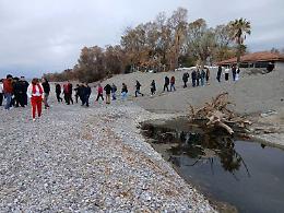 Un flash mob silenzioso per far ripartire il litorale