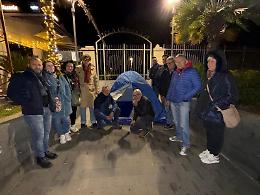 Carenza di medici, una notte in tenda per lanciare l&rsquo;allarme