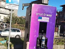 I ladri staccano la spina alla transizione: colonnine di ricarica inservibili