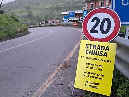 Via al cantiere notturno sul ponte S. Giuliano