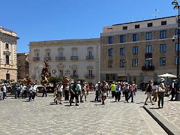 Guide turistiche abusive, a Siracusa scattano i controlli con QR code: 13 sanzioni