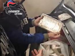 Teneva in auto, in moto e in garage 29 kg di droga: ecco chi &egrave; il grossista arrestato