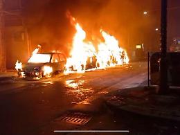 Altre sei auto date alle fiamme nella notte in via Vittorio Emanuele